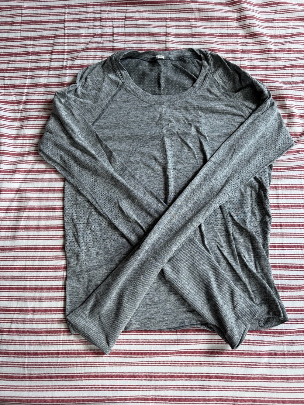 LULULEMON WORKOUT TOP